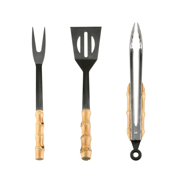 grillades avec ustensiles bambou
